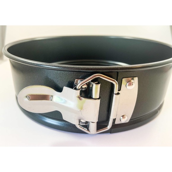 Springform Pan - 7 in. Nonstick Coating, Heavy-gauge Steel Core, BPA Free - Picture 4 of 6